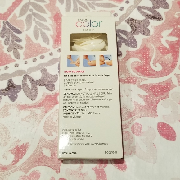 24 Piece Nail Set Kiss Salon Color Ready to Wear Full Cover Long White NWT NIB - Picture 2 of 3